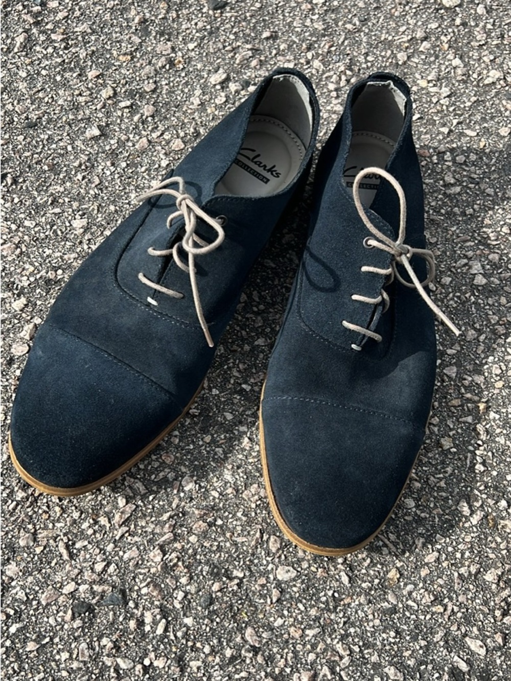 Clarks Men's Navy Suede Lace-Up Derby Shoes with Tan Soles